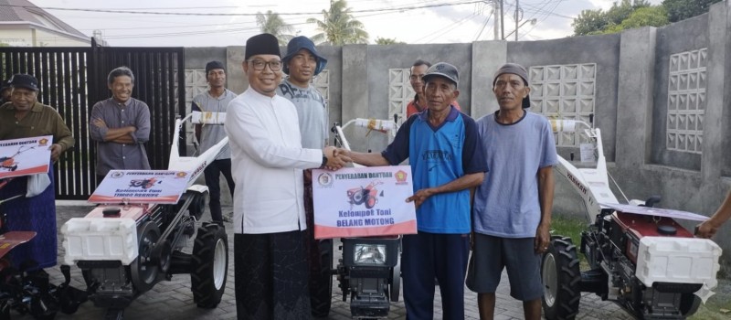 Foto Suasana Bahagianya Para Petani dari Poktan Belang Motong saat Menerima Bantuan Kendaraan Roda 3 dari Dewan HM Gerindra pada Minggu (5/10/2025) Foto Suasana Bahagianya Para Petani dari Poktan Belang Motong saat Menerima Bantuan Kendaraan Roda 3 dari Dewan HM Gerindra pada Minggu (5/10/2025)